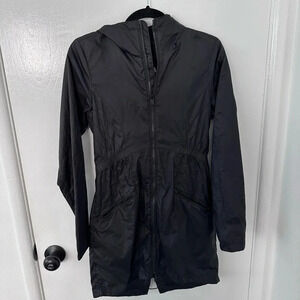 The NorthFace Women’s Long Line Black Rain Coat/Windbreaker jacket
